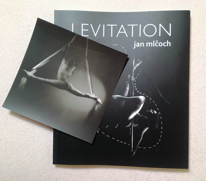 Kniha Levitation 120 stran, 95 fotografií. Kontaktujte mne, pokud máte zájem.